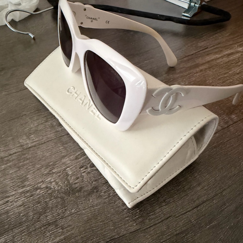 CHANEL White Sunglasses with Embossed Logo